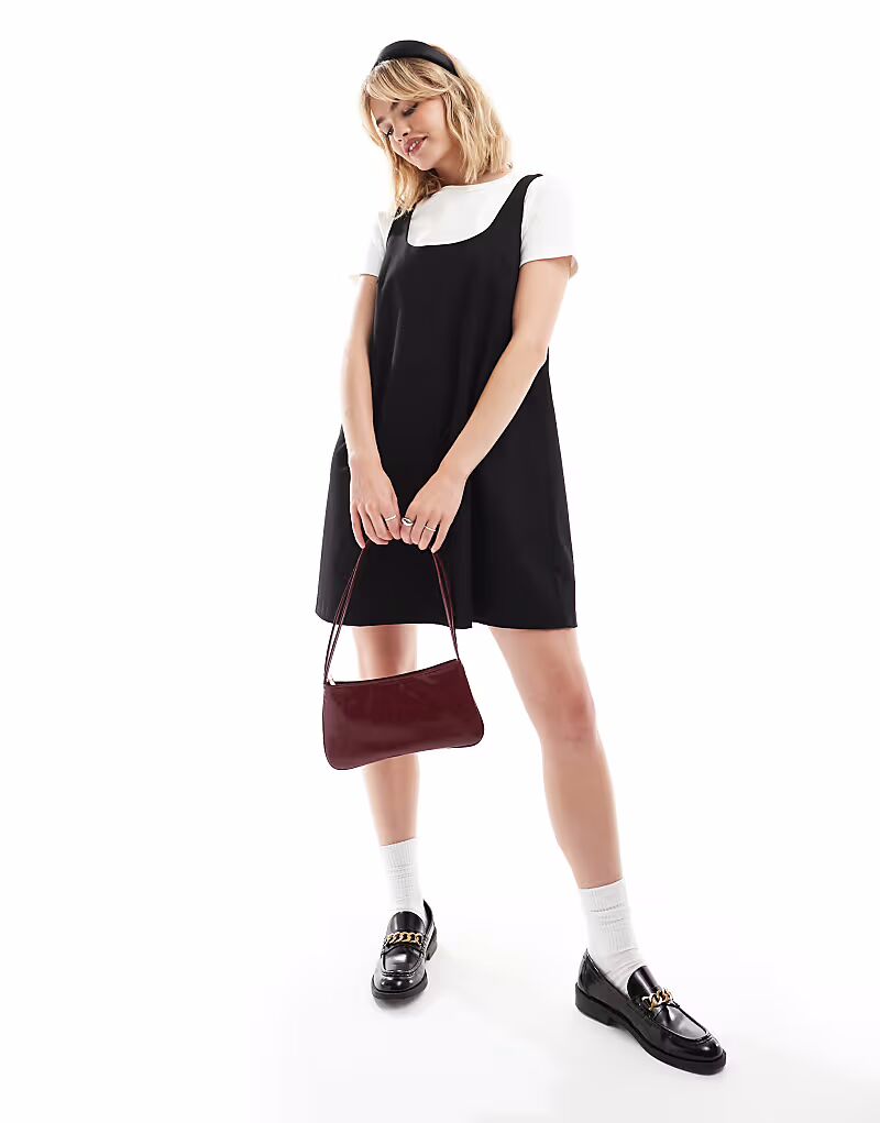 

Мини-платье-сарафан Monki черного цвета