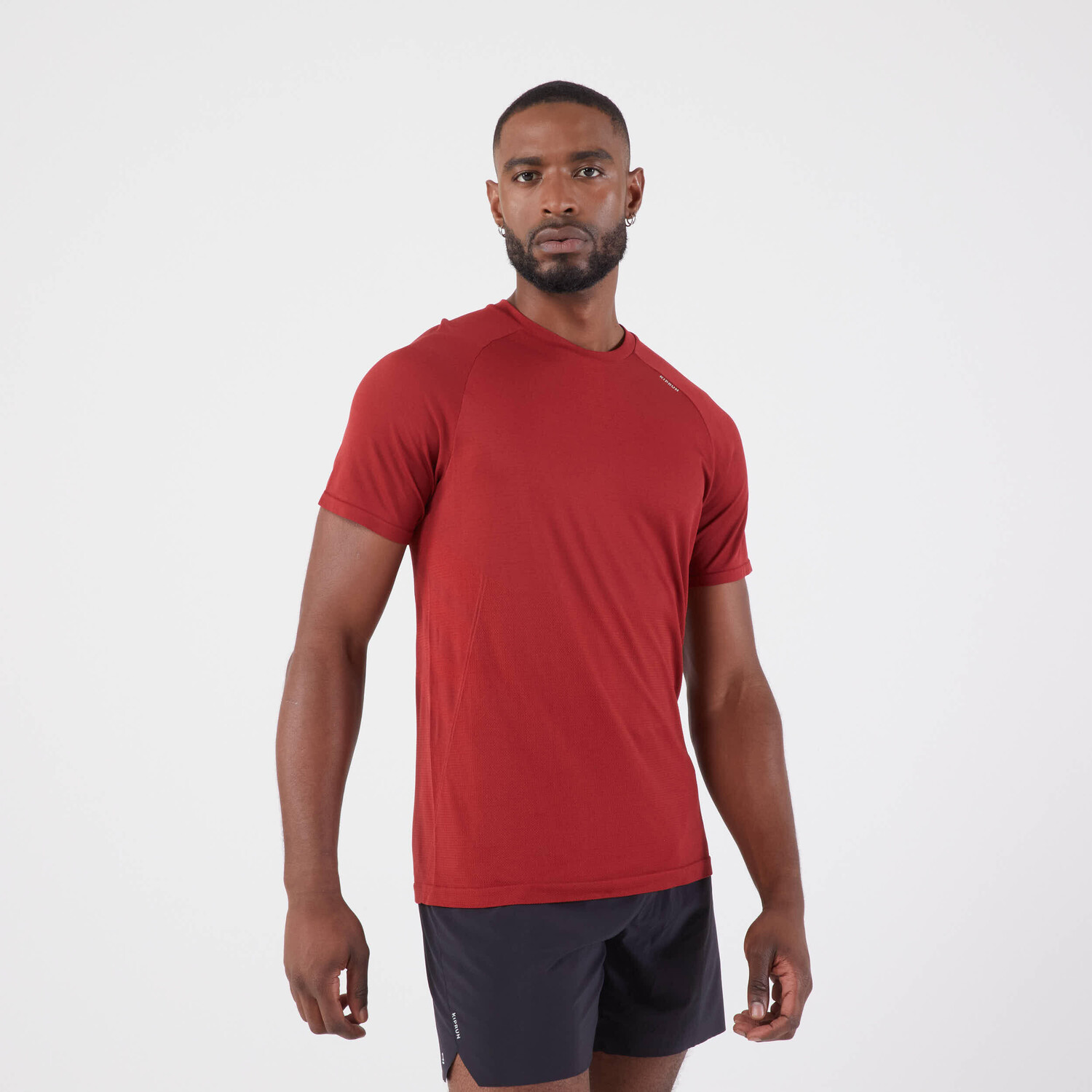 

Мужская бесшовная футболка для бега KIPRUN Run 500 Comfort - бордовый Kiprun