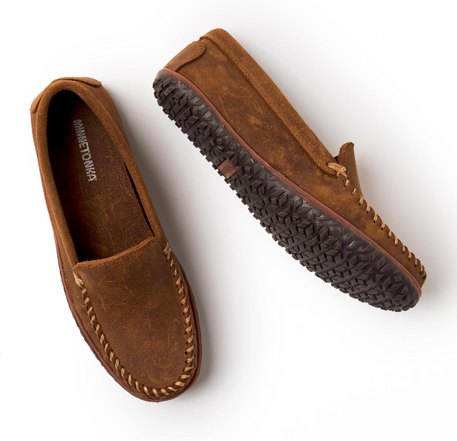 Мокасины Minnetonka Men's Tread из замши для мужчин - водоотталкивающие домашние и тапочки с резиновой подошвой MinnTREAD, Brown Ruff - Venetian — фото 2