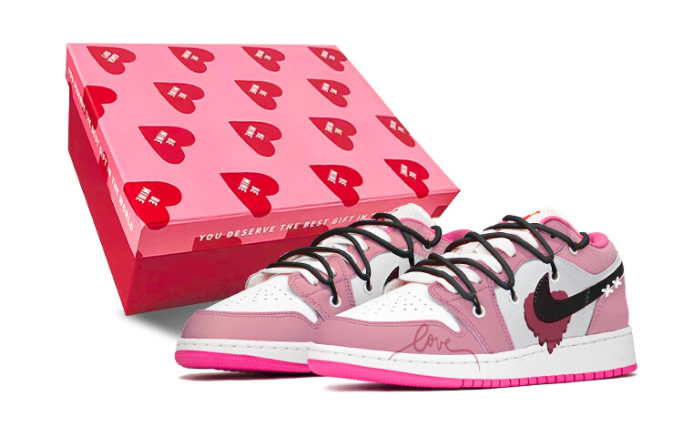 

Кроссовки Jordan Air Jordan 1 Vintage Women, розовый/черный/белый