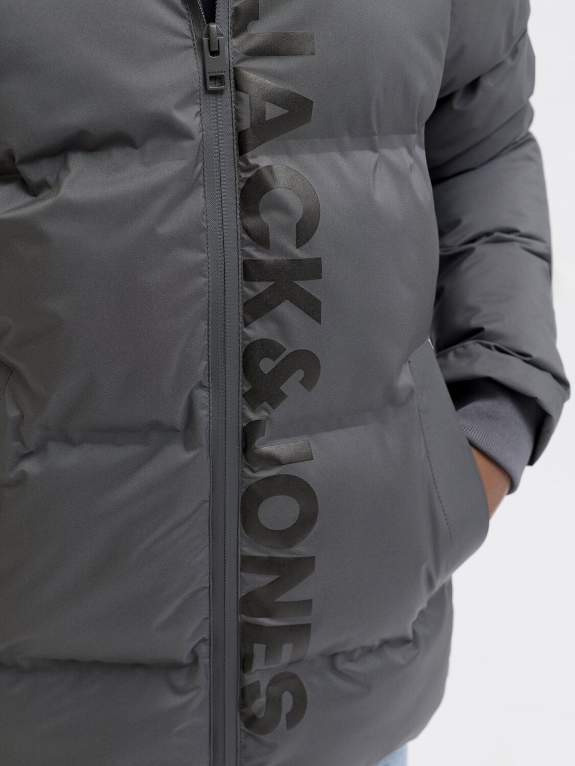 JACK & JONES Зимняя куртка 'JJKAITO PUFFER' в сером цвете — фото 3