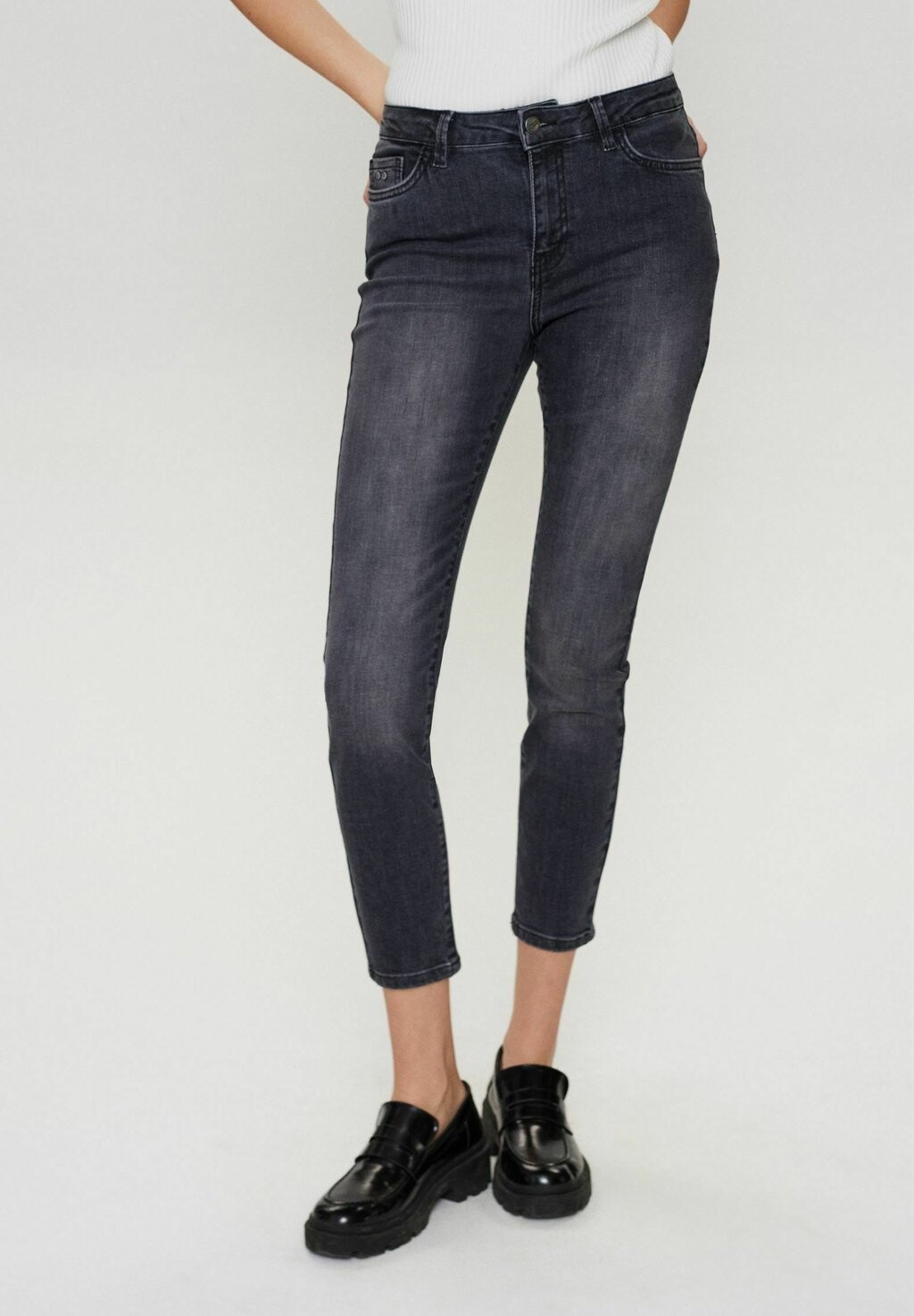 

Джинсы Skinny Fit NUSIDNEY CROPPED Nümph, цвет medium grey mel