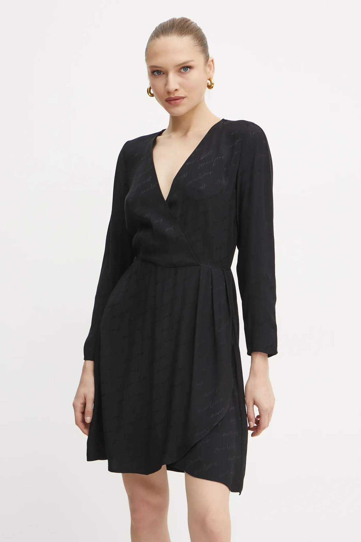 

Платье Armani Exchange, черный