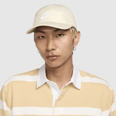 

Бейсболка Nike Fly Unstructured Futura Cap, цвет Light Orewood Brown/White