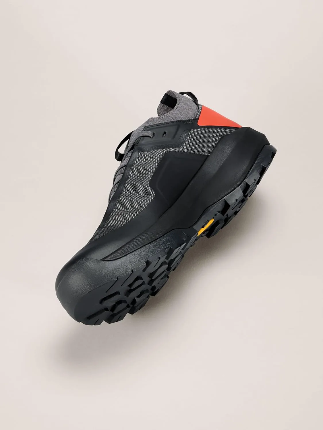 Мужские альпинистские ботинки Arc'teryx Vertex | Легкая и поддерживающая обувь для подходов, черный — фото 4