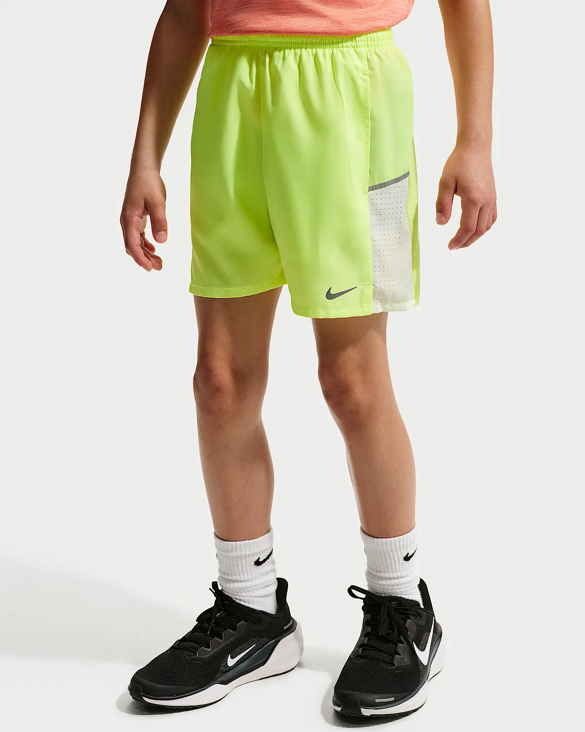 Детские тренировочные шорты Nike Miler Dri-FIT, Volt Ice/Volt Tint — фото 2
