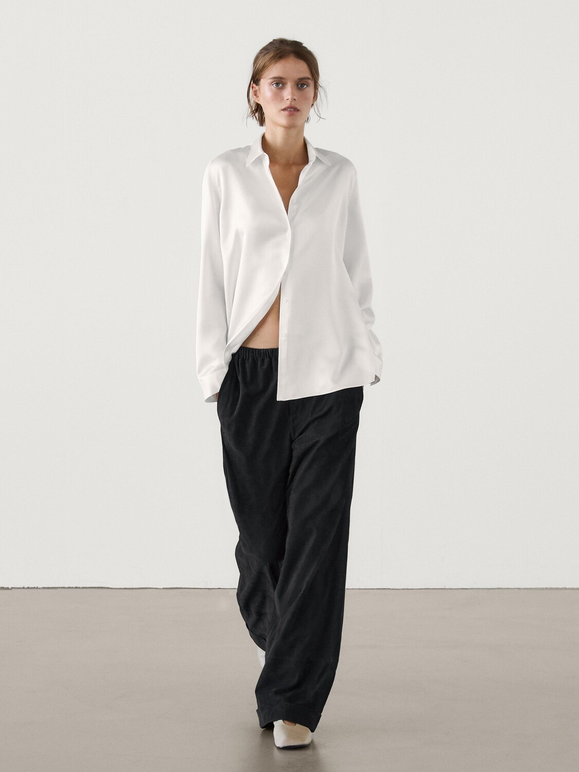

Атласная рубашка с длинными рукавами и разрезами Massimo Dutti, белый