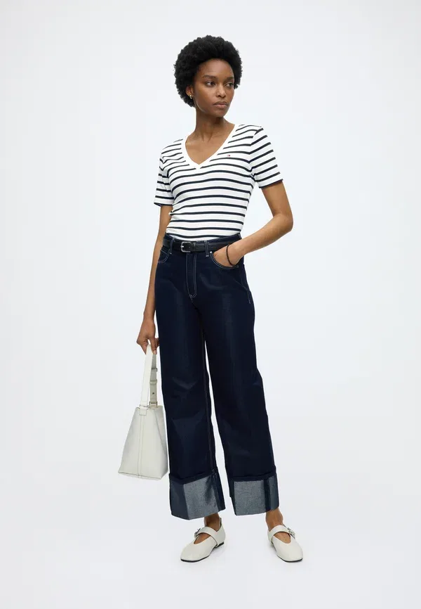 Футболка базовая Slim Cody Tommy Hilfiger, бретонский/экю/тёмно-синий — фото 2