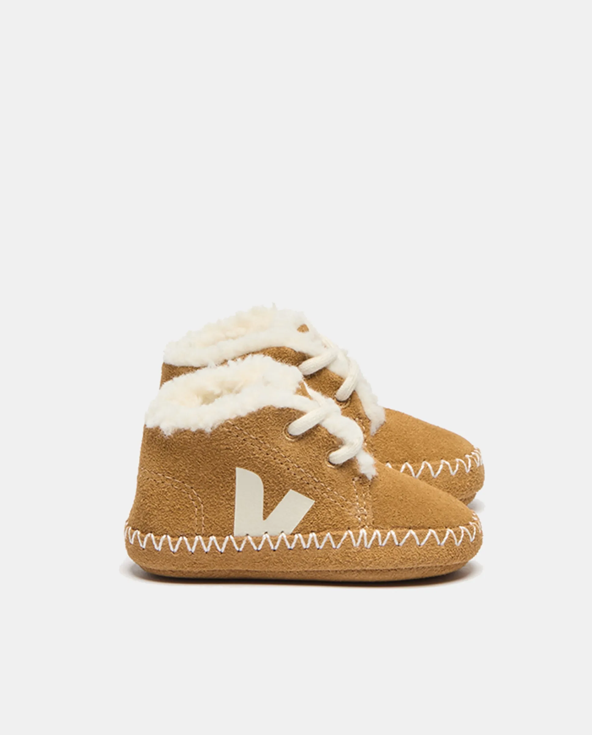 

Детские кроссовки для мальчика модель Winter Light ZZ из замши Veja, мягкий коричневый