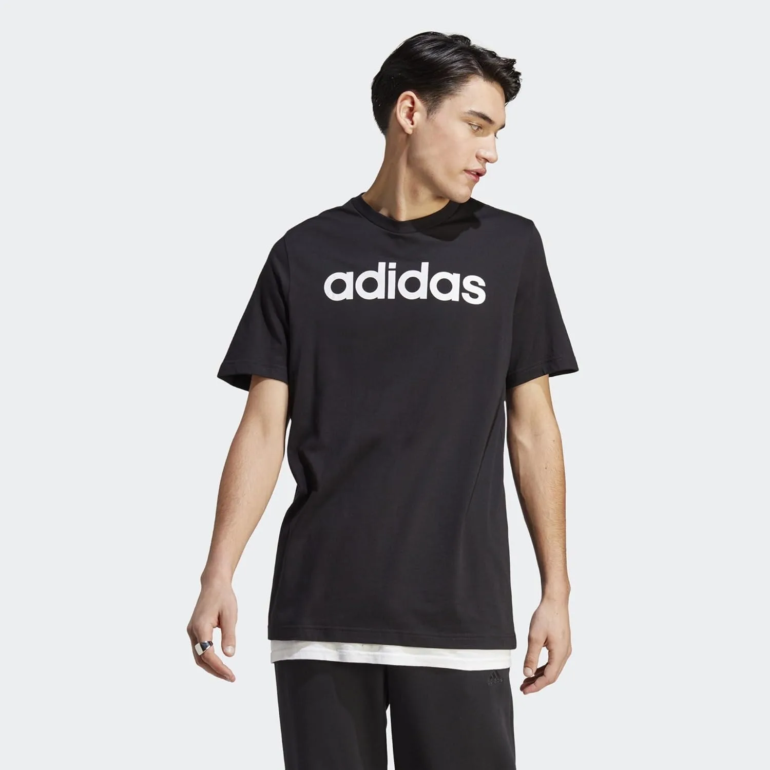 Футболка adidas Essentials Single Jersey Linear Embroidered Logo — фото 2