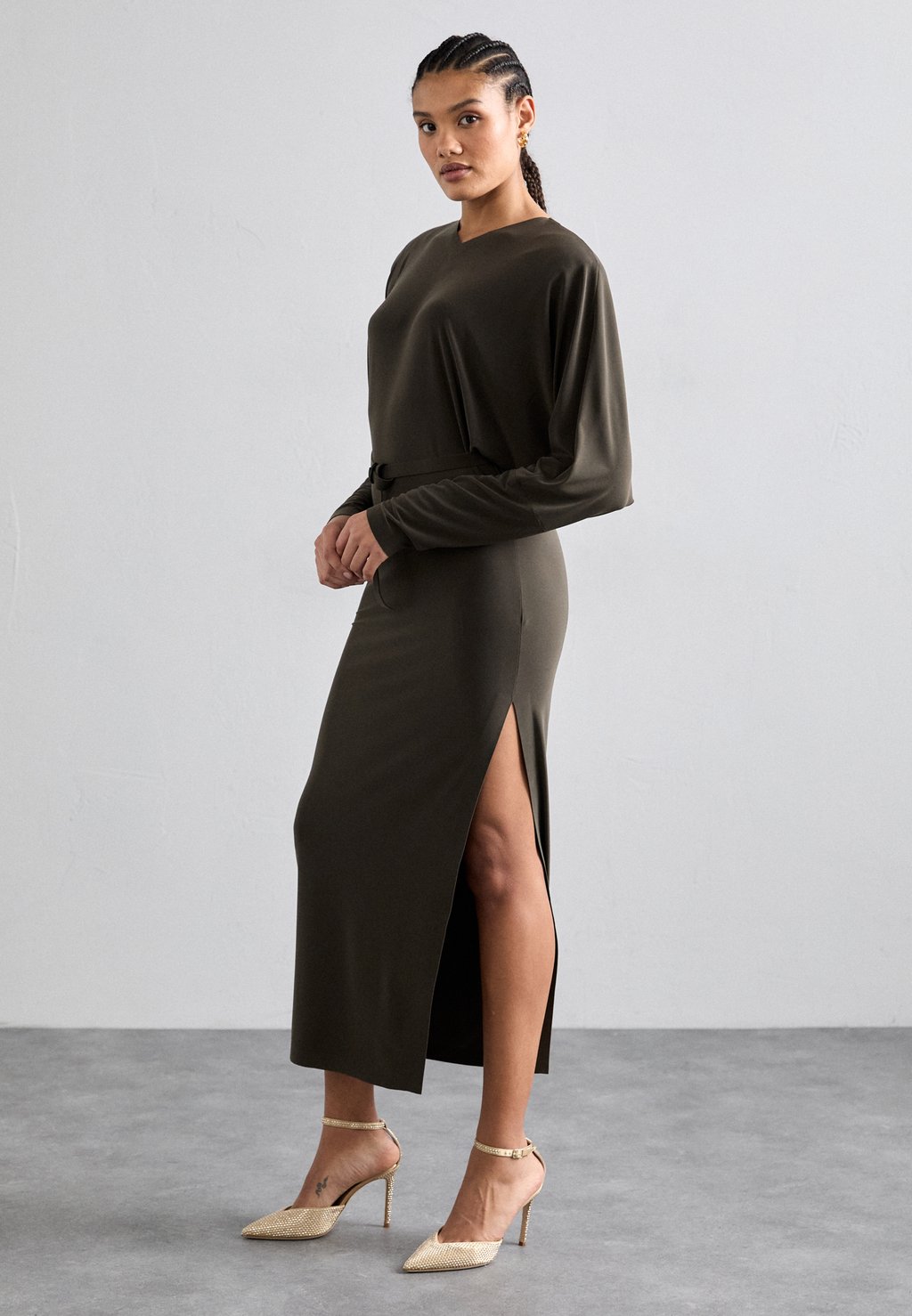 

Платье из джерси DOLMAN V NECK SIDE SLIT GOWN - Cocktail dress / Party dress Norma Kamali, коричневый