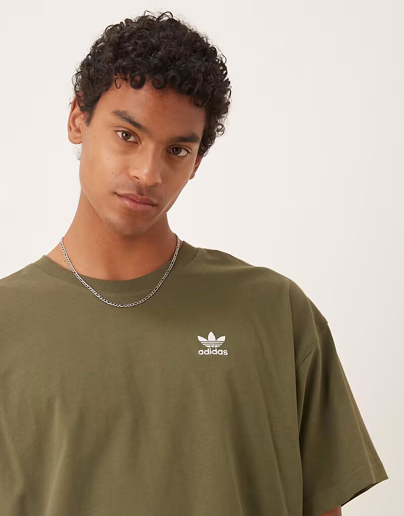 

Футболка Adidas Originals Essentials цвета хаки