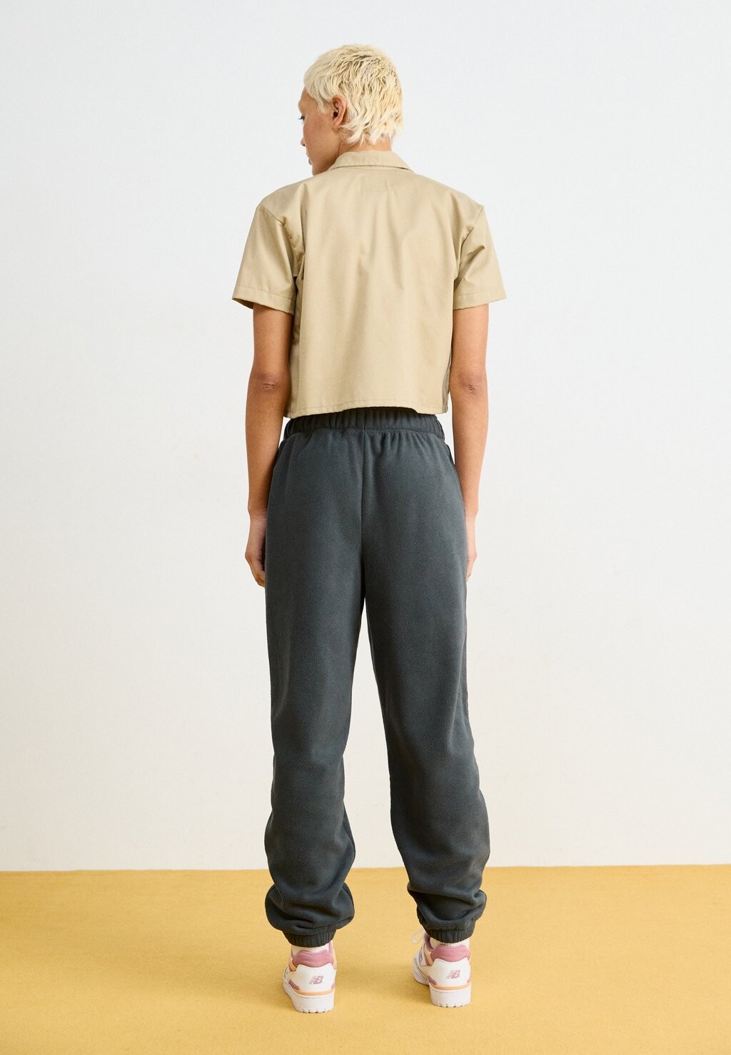 

Спортивные брюки PANT New Balance, темно-серый
