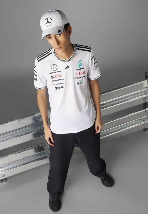 Мужская футболка mercedes amg petronas formula one с принтом, белая, с изображением пилота. Adidas Originals, White Black — фото 3