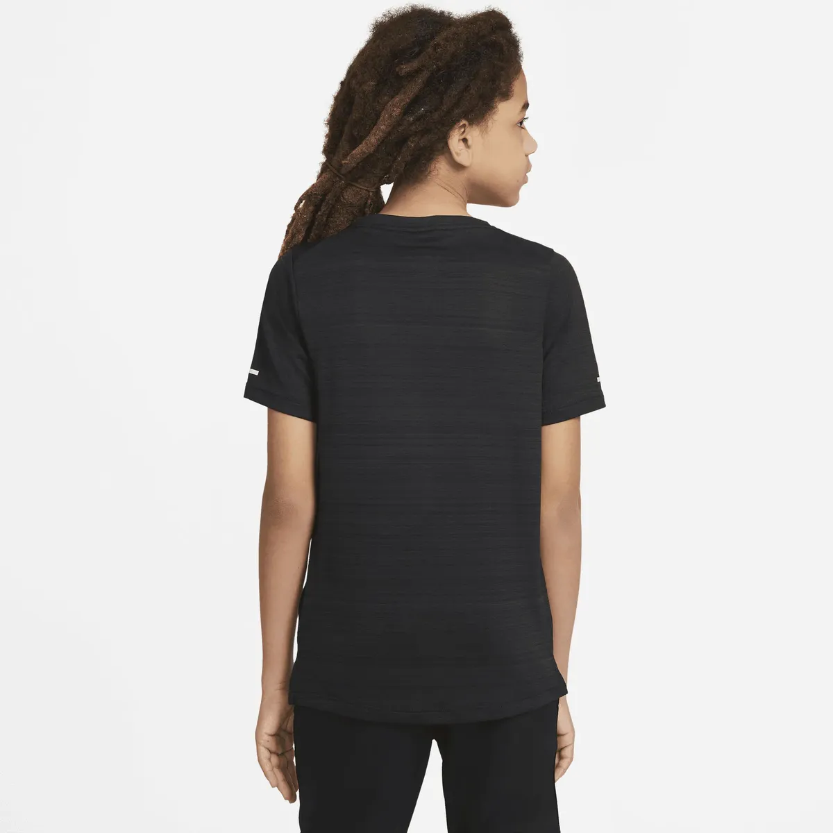 Тренировочная футболка Nike "Dri-FIT Miler Big Kids' (Boys') Training Top", черный — фото 2