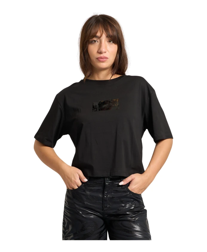 

Черная футболка с нашивкой с логотипом. Armani Exchange, черный