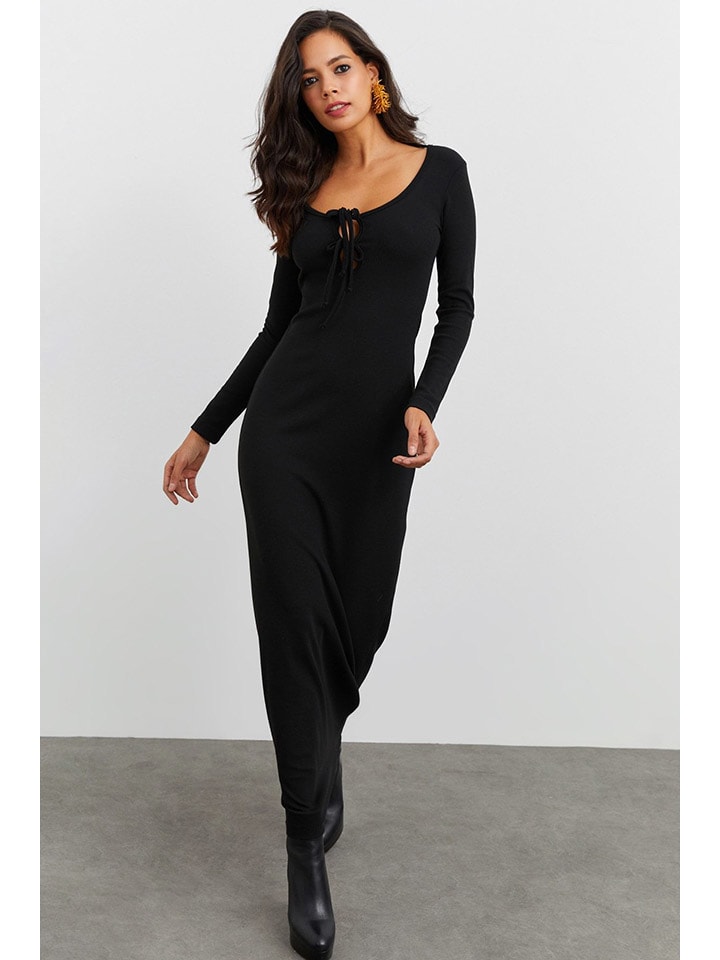 

Платье в черном Cool and sexy