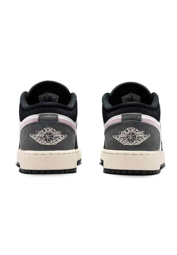 Детские кроссовки jordan air jordan 1 low se Jordan, Black Iron Grey White Iced Carmine — фото 4