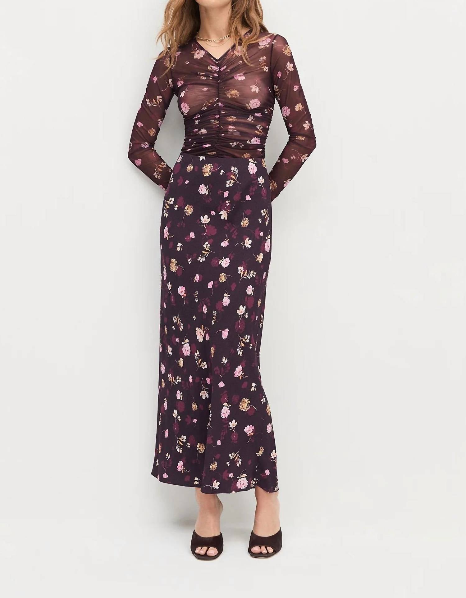 

Любимая юбка в «Причудливом Моне» Favorite Daughter, Whimsical Monet