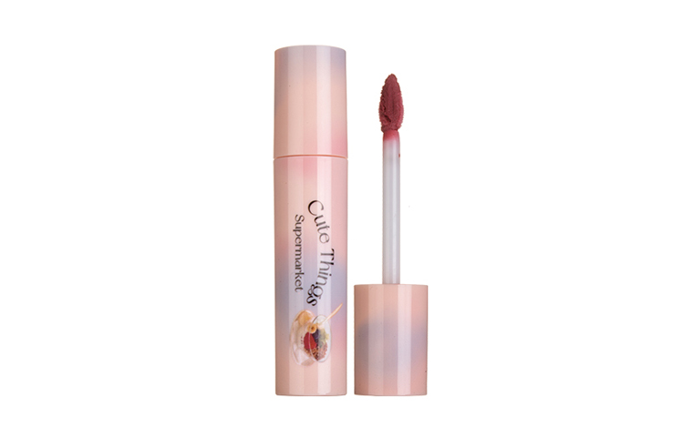

Красивый блеск для губ amelia milk cake velour легко растушевывается complexion 2,3г FLORTTE
