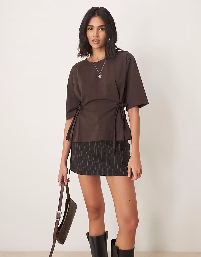 

Футболка свободного кроя с завязкой ASOS DESIGN коричневого цвета