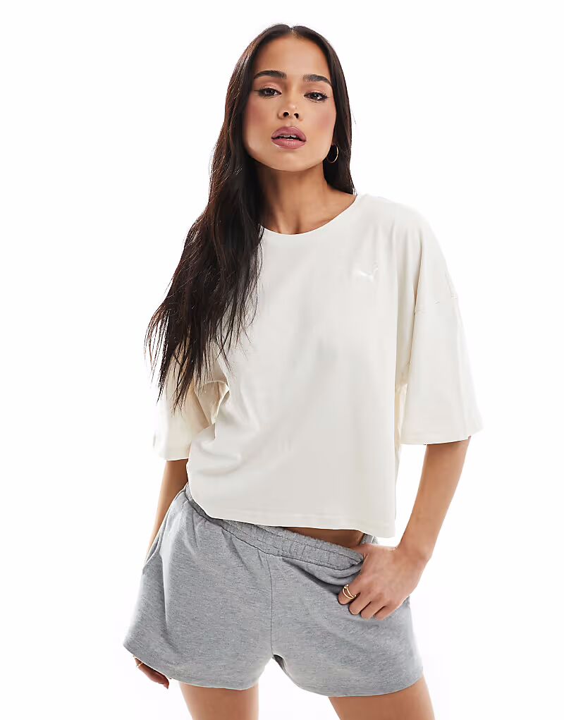 

Футболка Puma Wardrobe ess oversize short в горном снегу