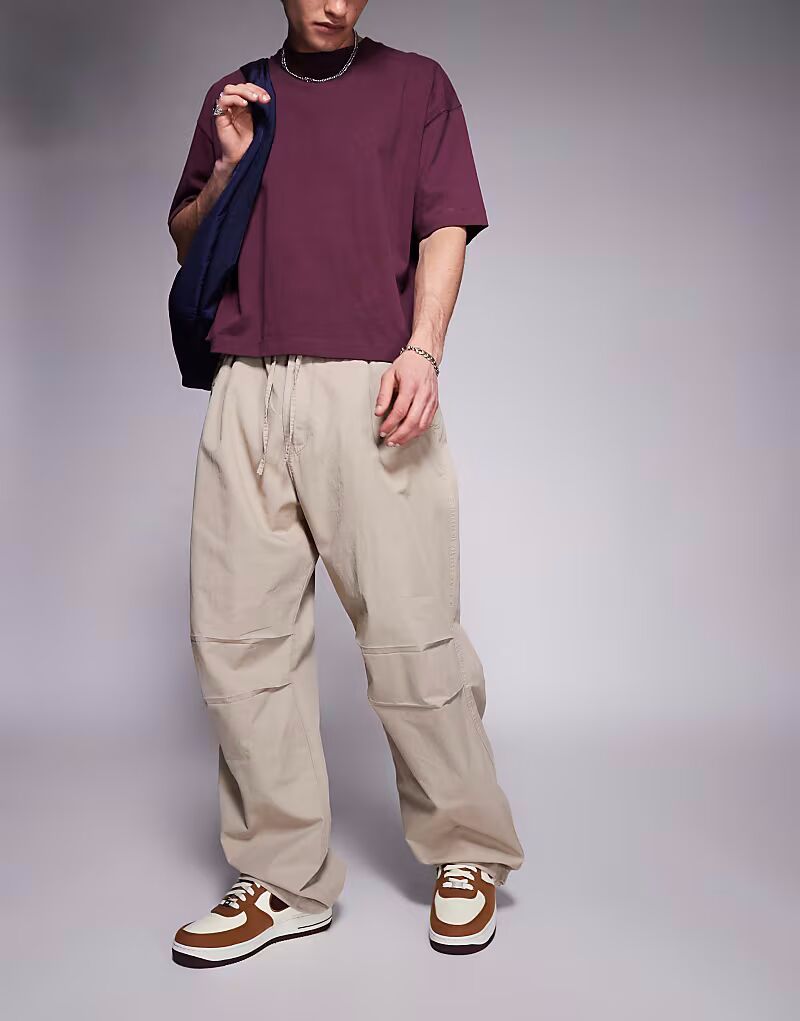 

Брюки Bershka Parachute Baggy бежевого цвета
