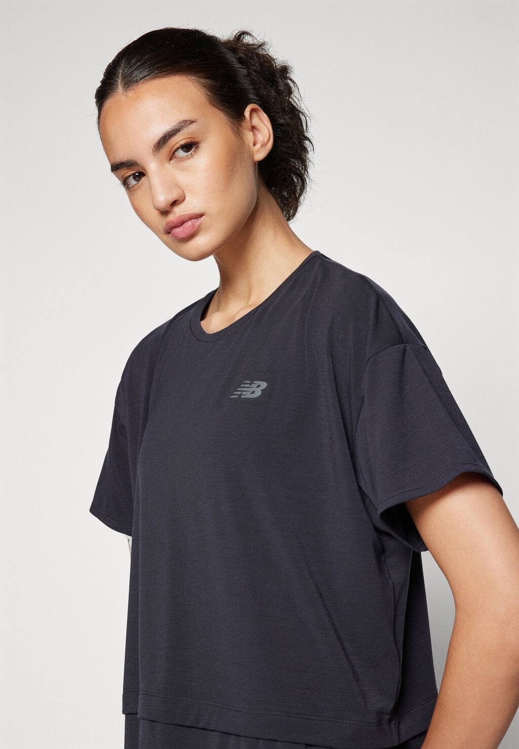 

Принт на футболке DRAPEY OVERSIZED New Balance, черный