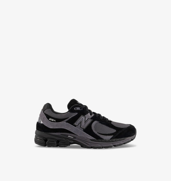 

Низкие кроссовки из замши и сетки 2002 года New Balance, черный