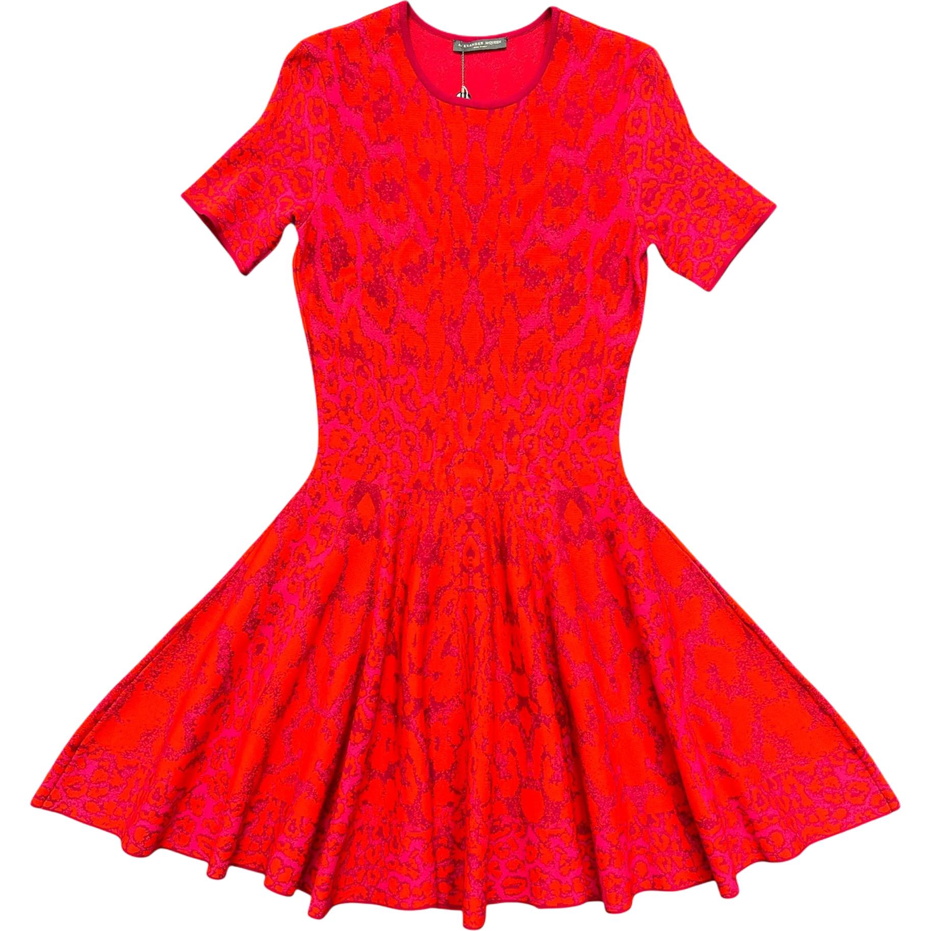 

Женское платье с коротким рукавом Alexander McQueen, оранжевый