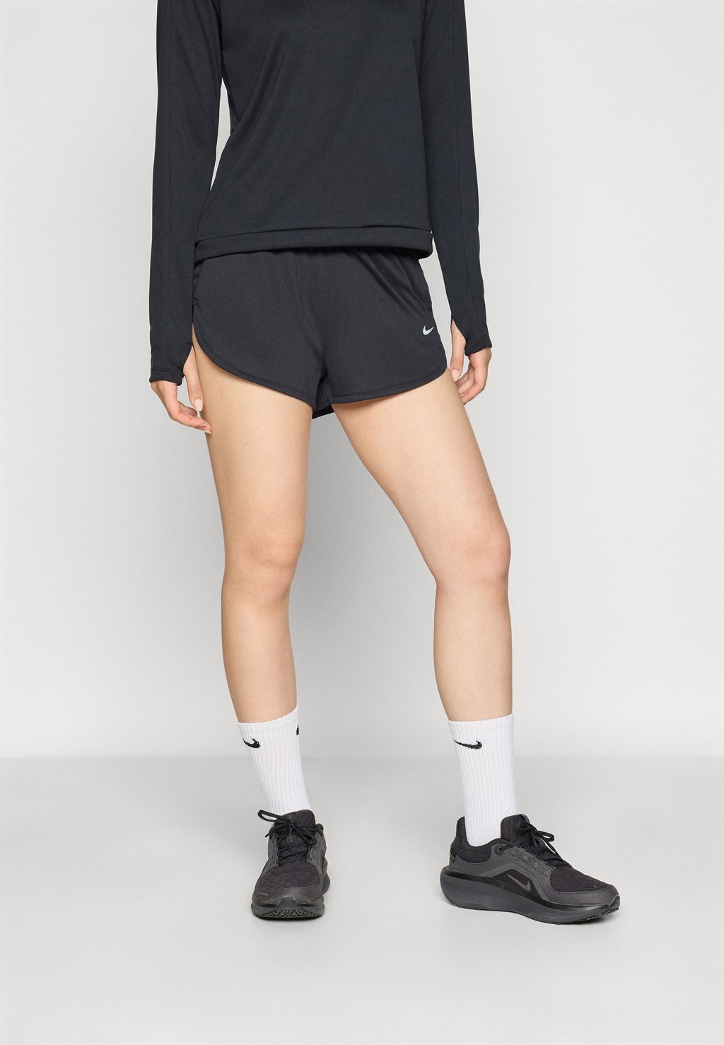 

Спортивные шорты RUN Nike Performance, черный