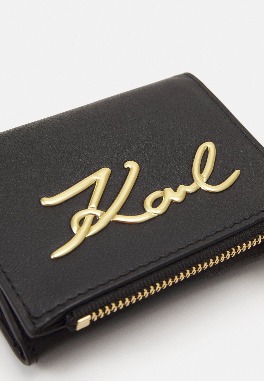 

Кошелек Signature 2.0 Trifold Zip KARL LAGERFELD, черный