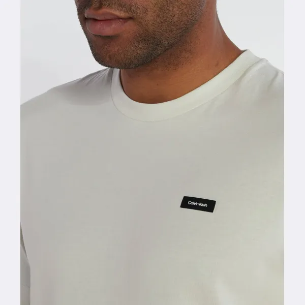 Удобная футболка Calvin Klein, экрю — фото 4