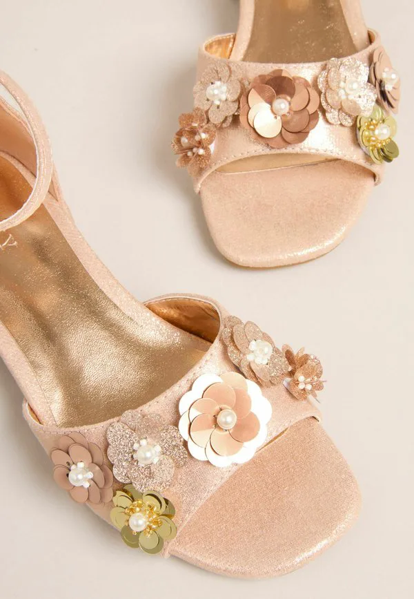 Сандалии с цветочным бутоньером, украшенные пайетками Lipsy, Rosegold — фото 4