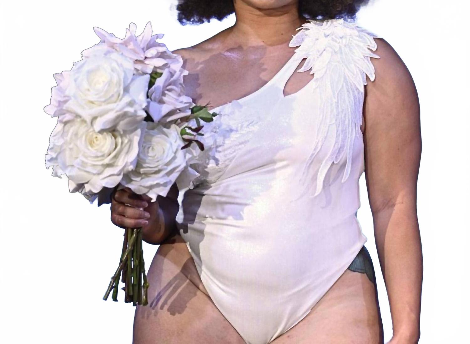 

Графиня One Piece цвета слоновой кости Gyv Me Body