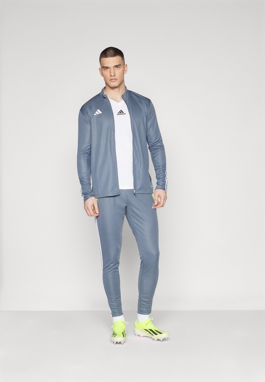 Брюки для бега TIRO TRAINING PANT REGULAR adidas Performance, цвет team onix/team semi sol yellow — фото 2