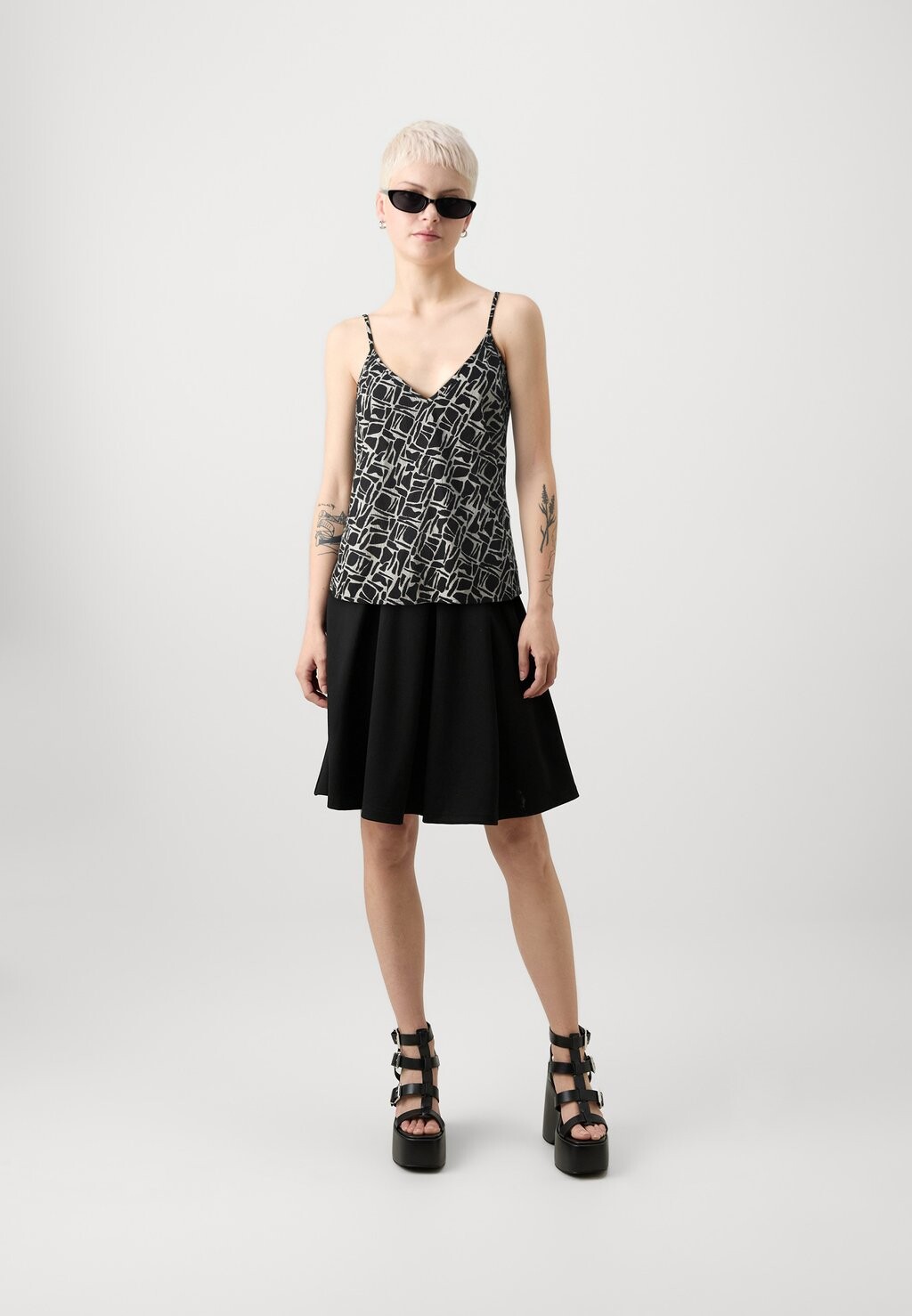

Топ Vmpage V Neck Singlet Vero Moda, черный