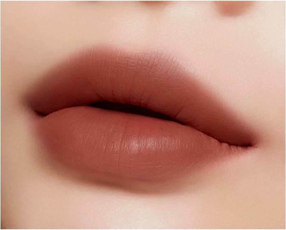 Помада матовая Make Up For Ever Rouge Artist Velvet Nude Sensual Soft Matte Nude Drip 107 — фото 3
