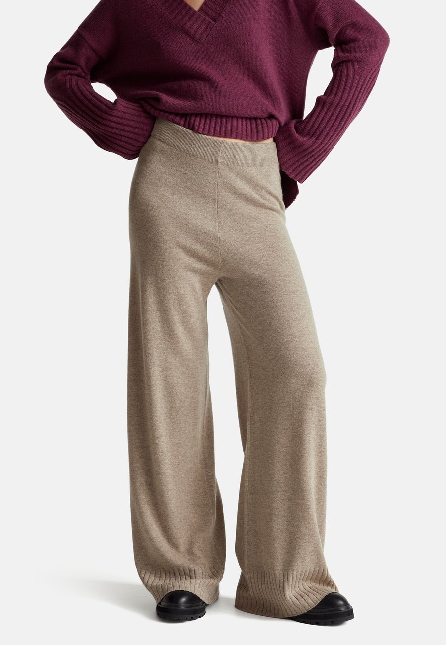 

Брюки United Colors of Benetton Trousers, Brown