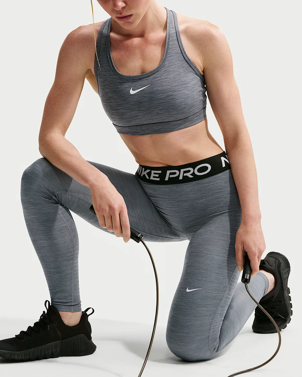 Женские леггинсы Nike Pro с завышенной талией, полная длина, Smoke Grey/Heather/Black/White — фото 4