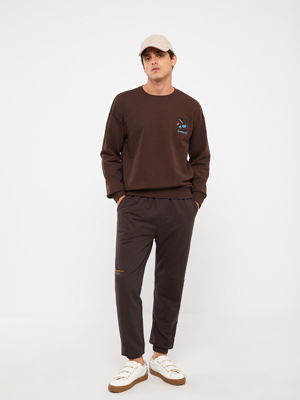 

Мужские спортивные штаны для бега стандартного кроя LCW Casual, темно коричневый