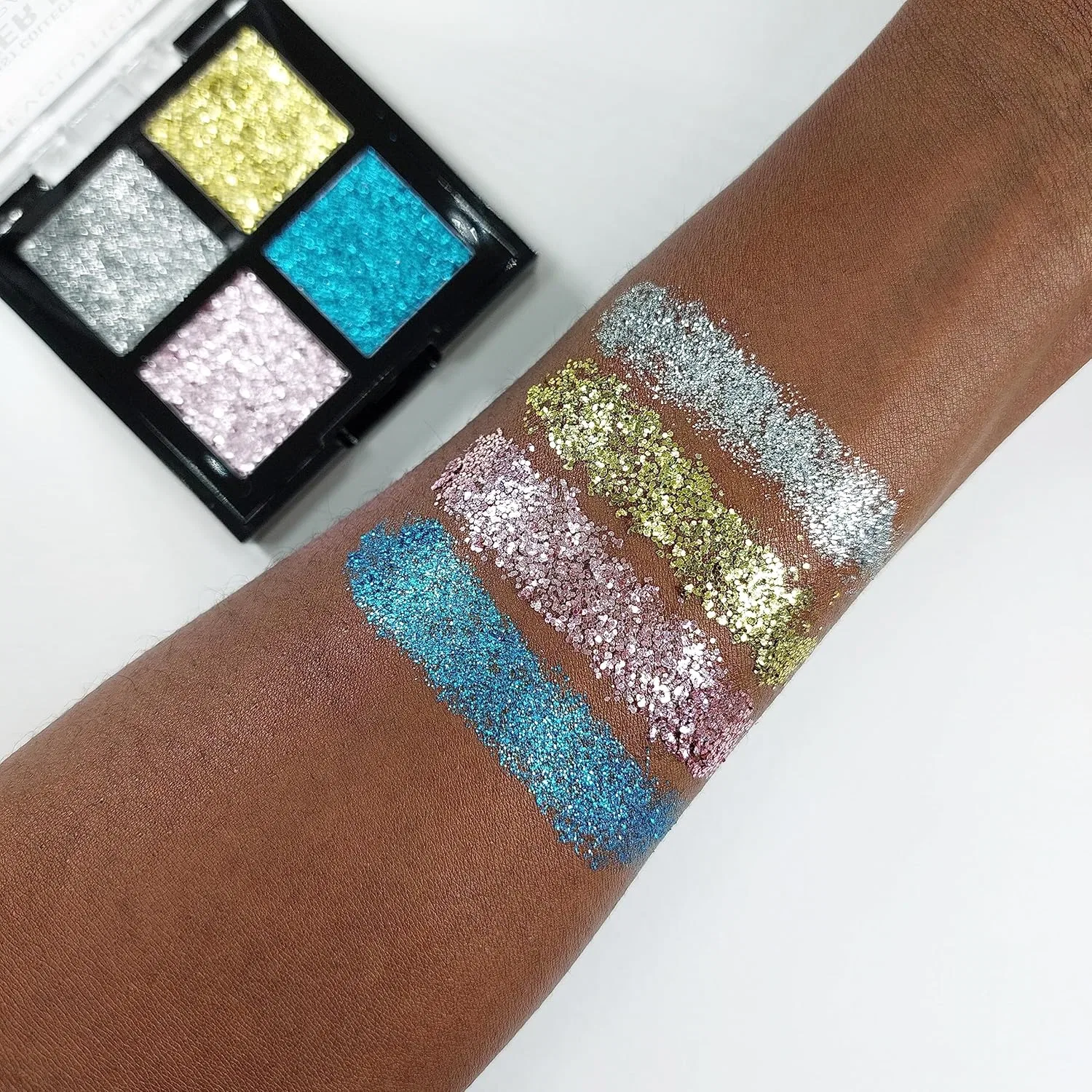 Палетка глиттерных бальзамов «Artist Collection Glitter Balm Palette» от Makeup Revolution London Makeup Revolution — фото 3