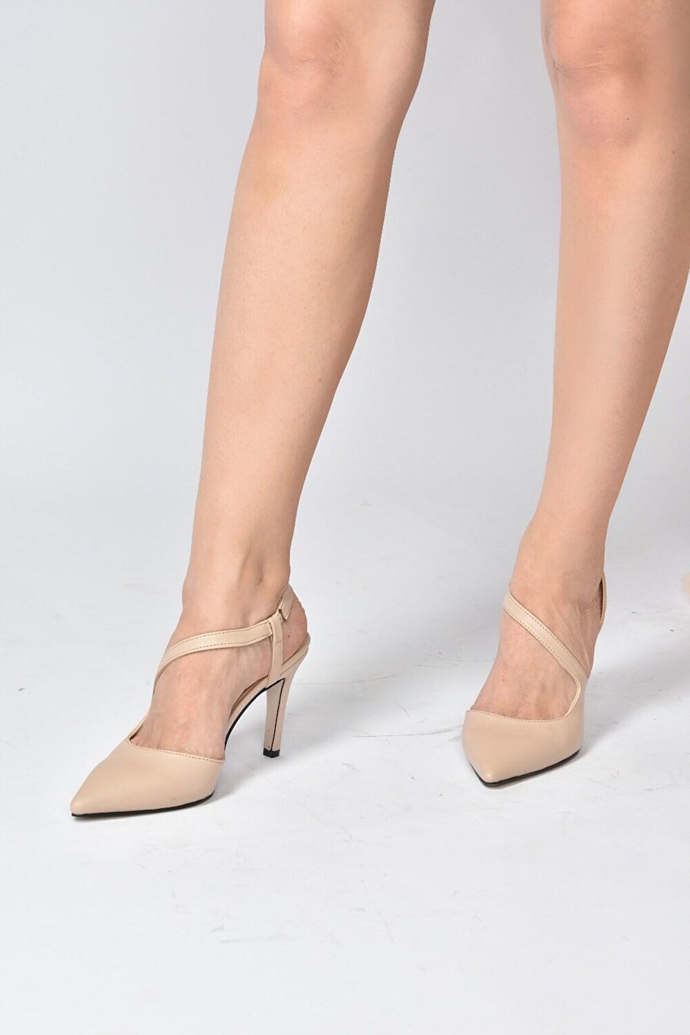 

Женские туфли на каблуке с острым носком Skin K404910809 Fox Shoes