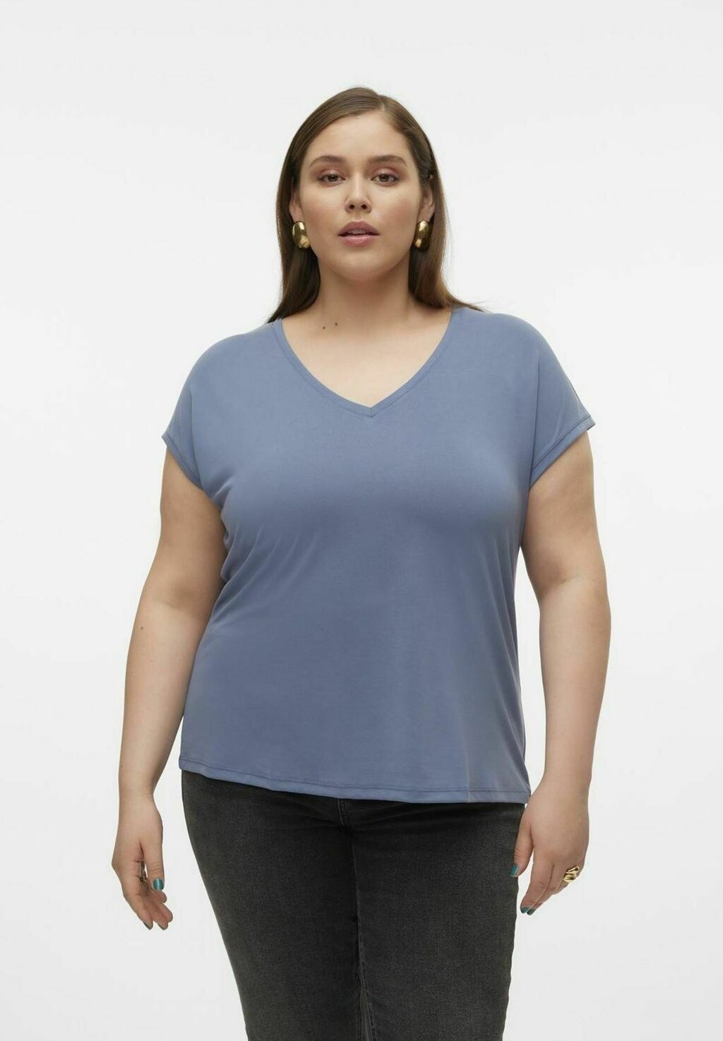 

Базовая футболка VMFILLI SS V-NECK GA NOOS CUR Vero Moda Curve, цвет china blue