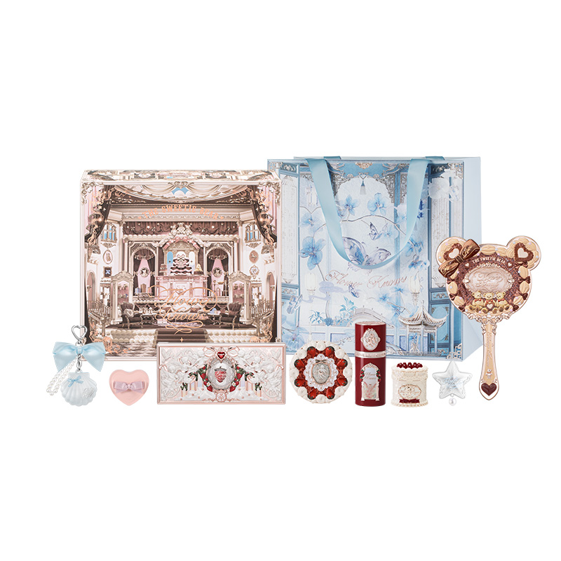 Набор косметики Sweetheart Box из коллекции Strawberry Cupid Natural Matte Adherent Flower Knows, cloud small cream puff