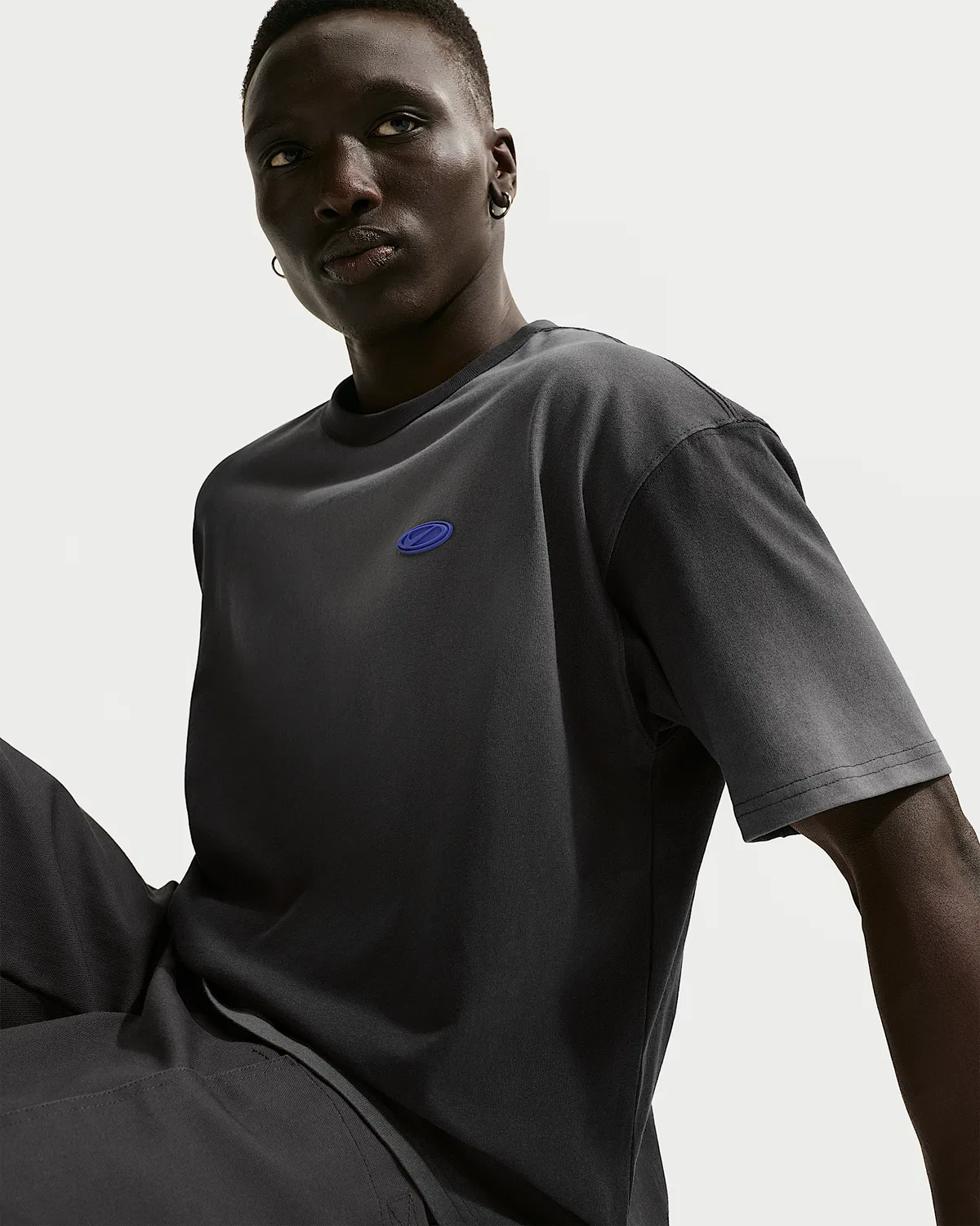 Футболка Nike Sportswear Premium Essentials, Anthracite — фото 3