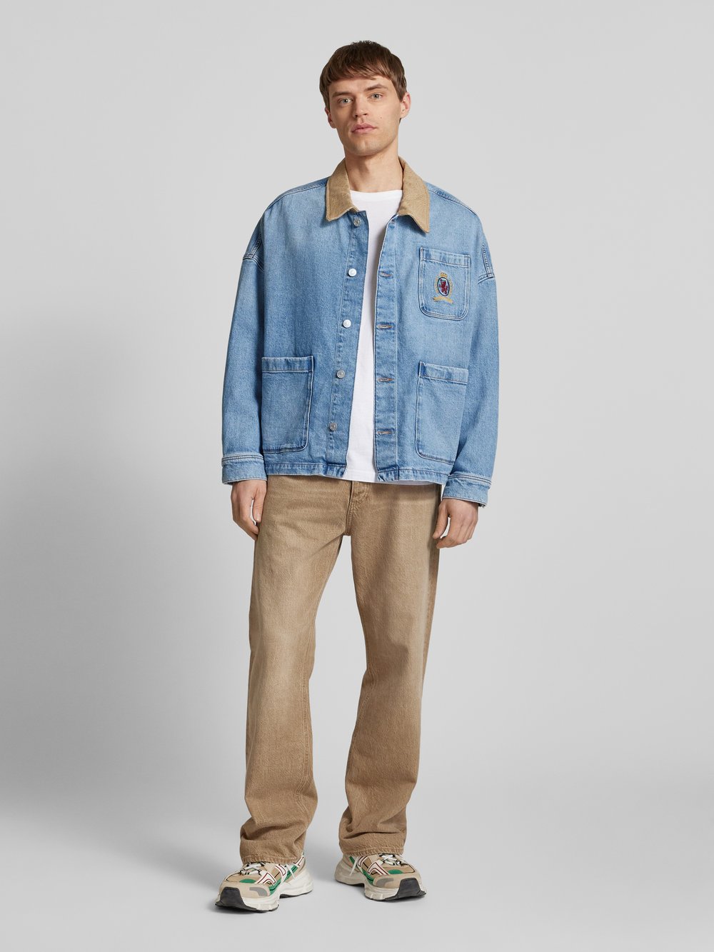 

Джинсовая куртка свободного кроя с контрастным воротником Tommy Jeans, светло-голубой