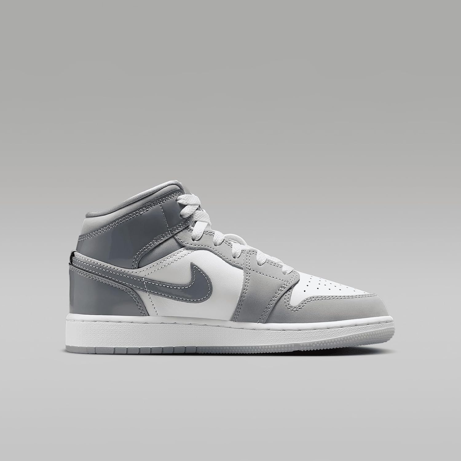 Детские кроссовки Nike Air Jordan 1 Mid, белый/серый — фото 3