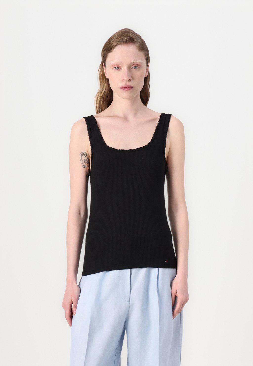 

Топ SLIM SQUARE TANK Tommy Hilfiger, черный
