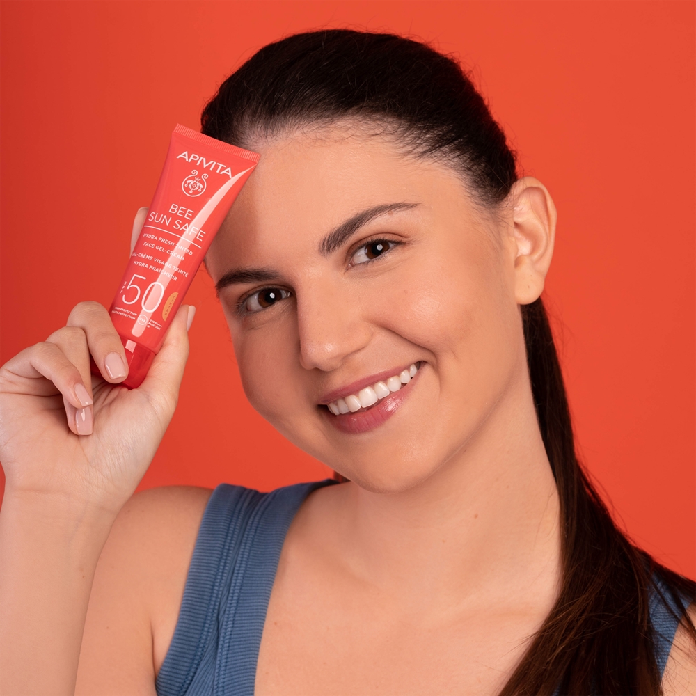 Гель-Крем для лица Bee Sun Safe Hydra с тонирующим эффектом SPF 50 Apivita, 50 мл — фото 4